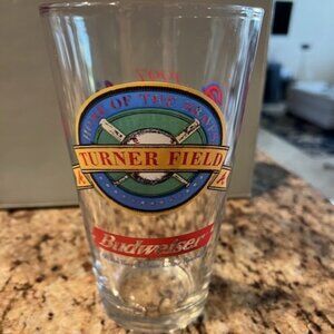 Vintages Budweiser x Braves pint glass